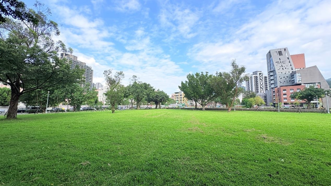 Taipei Parks Office Plants 150 Trees at Hengguang School Site